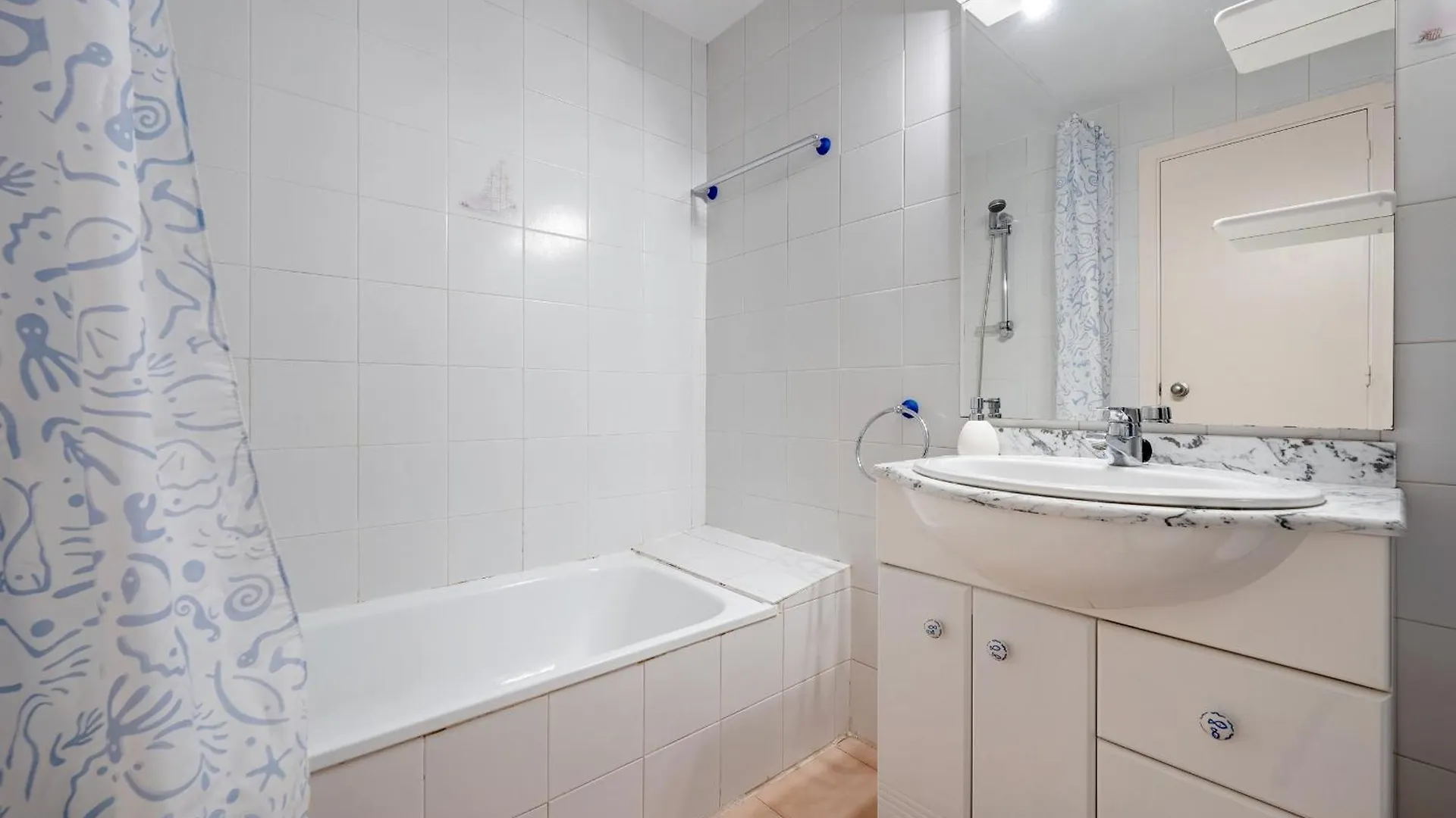 Hauzify I Apartament Apolo بلاتجا ذارو